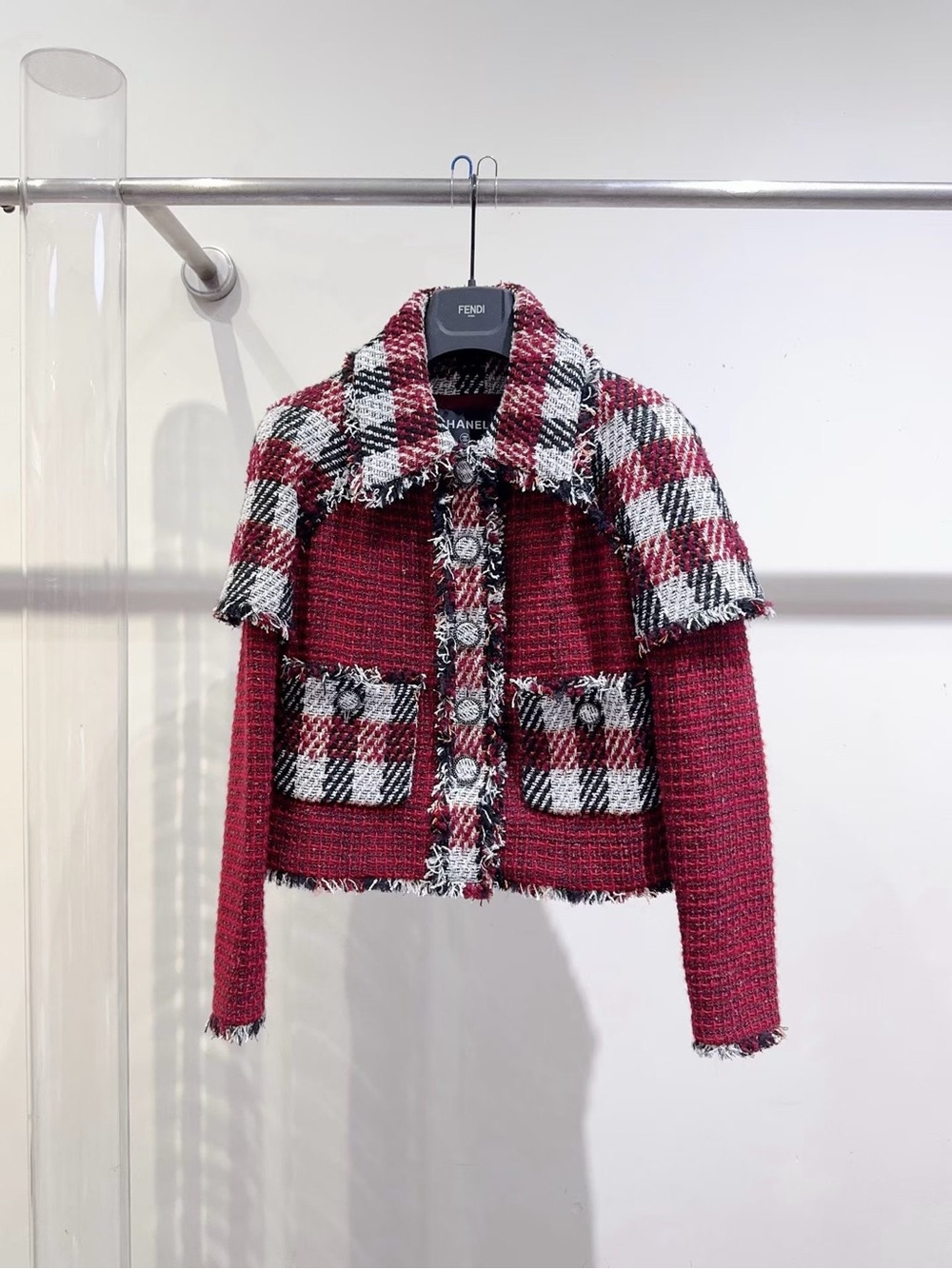 🚩steal CHANEL Red Tweed Cropped Jacket with Black & White Plaid Capelet